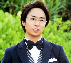 《推理要在晚餐後》中櫻井翔造型