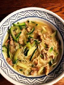 黃瓜肉絲麵 黃瓜肉絲麵