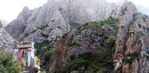 白石崖溶岩洞 白石崖溶岩洞