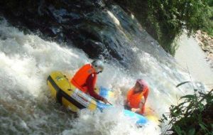 西源峽谷奇幻漂流 西源峽谷奇幻漂流