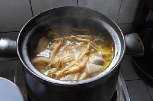 金針燉豬蹄 金針燉豬蹄