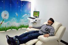 學生進行音樂放鬆