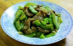 苦瓜炒肉片