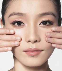 眼部除皺按摩指法