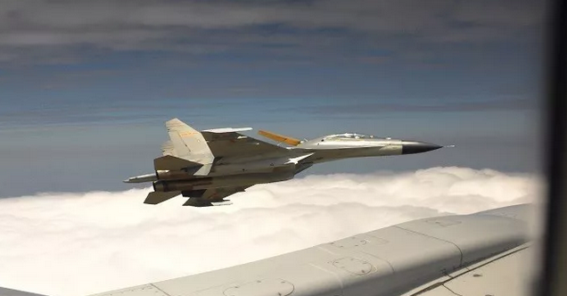 殲11B近距護航或攔截都是一把好手