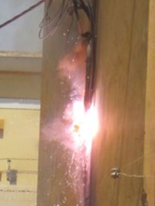 電線短路 電線短路