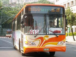 （圖）200-AD於松德站外