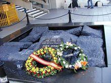 拉賓遇刺地點，現在已經建成了一個紀念碑。