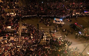 2014年12月31日晚23時35分許，上海外灘陳毅廣場發生民眾擁擠踩踏事故，
