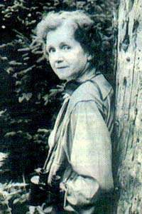 喬伊&middot;亞當森今日出生