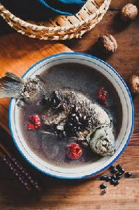 黑豆鯉魚煲 黑豆鯉魚煲