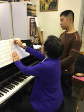 香港演藝學院黃懿倫教授和學生劉澤鍇