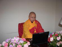 智海法師百忙之中，網路為學員講課
