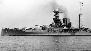 第一次世界大戰中，伊莉莎白女王號1915年竣工後被派往地中海支援進攻達達尼爾海峽的戰役。