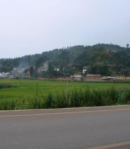 阿茨龍村 阿茨龍村
