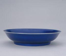 祭藍釉暗花雲龍紋盤 祭藍釉暗花雲龍紋盤