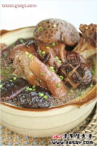好多蘑菇燉肘子 好多蘑菇燉肘子