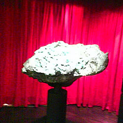（圖）被命名為“受天百祿”的全球最大綠寶石原生礦石。