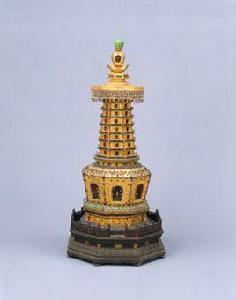 金嵌寶石八角塔 金嵌寶石八角塔