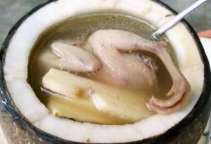 雪耳椰子鵪鶉湯 雪耳椰子鵪鶉湯