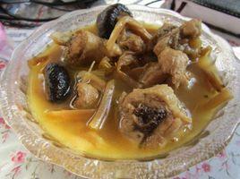 香菇黃花菜燉雞 香菇黃花菜燉雞