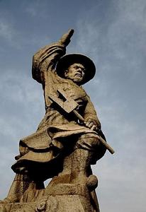 大禹治水——禹，姓姒是黃帝的第四帶子孫。是我國古代傳說中距今5000多年前的部落聯盟領袖，是上古治水英雄。也是中華民族的精神象徵之一，大禹治水所衍生出的豐富意義，是中華悠久歷史文化中重要的組成部分之一，也是最為華彩的一章。