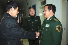 郭純與劉三堂圖片來源：人民武警報