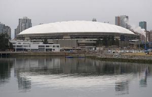 冬奧場館之哥倫比亞體育館 依河而建美麗倒影