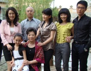 我們同是一家人 的劇照