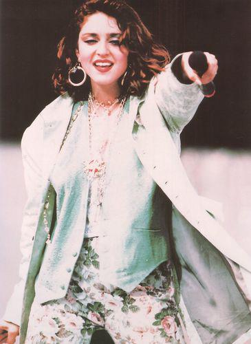 holiday[麥當娜·西科尼​個人單曲]