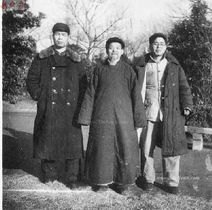 任芳亭（右）、任長弟（中父）、任荷亭，