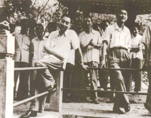 1961年7月1日 周總理與謝添等在北京香山