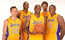 從左至右：納什、霍華德、科比、加索爾、慈世平