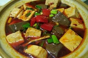鴨血豆腐煲 鴨血豆腐煲