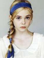 艾麗·范寧（飾演）Mary