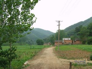 群山環繞的草溝