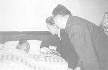 看望病重的宋慶齡