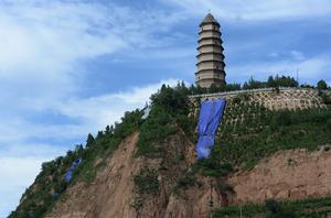 持續強降雨致延安寶塔山多處山體滑坡