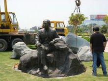 環島路李煥之雕像