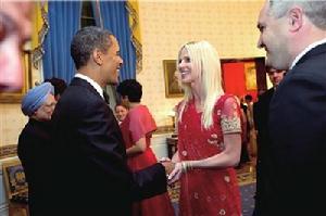 薩拉希夫婦與歐巴馬握手寒暄