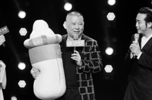 郭德綱再當爹後首現身