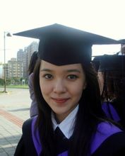 郭采潔大學畢業照