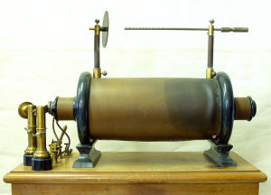 從1800年代起便用於物理課堂中，展示電磁感應現象的感應線圈