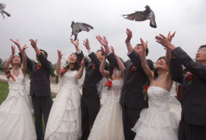 永安首場墓地集體婚禮