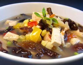 金針雲耳豆腐花番茄湯 金針雲耳豆腐花番茄湯