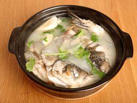 魚頭粉皮湯 魚頭粉皮湯