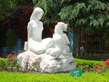 校園一角：小花園