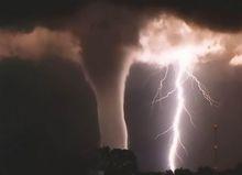 美國密西根湖上雙龍吸水奇觀現場