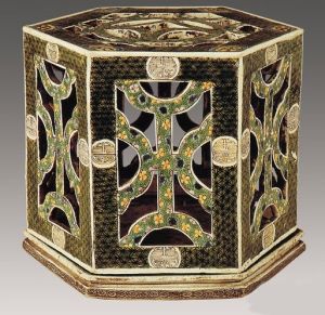 康熙素三彩鏤空錦地梅花壽字紋香熏