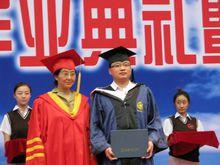 2008年6月方玉傑在藝術碩士學位授予儀式上